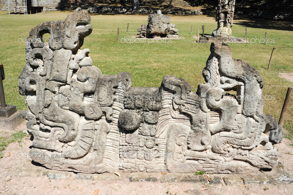 Statues in the Mayan ruins — Stock Photo © Fotoember 43694515