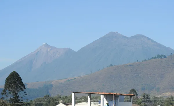 Vulcanos Fuego e Acatenango — Fotografia de Stock