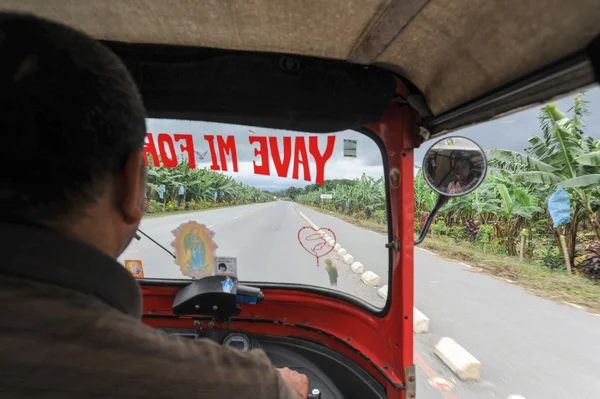 Tuk Tuk on the road — Stock Photo, Image