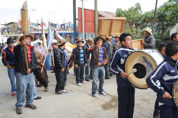 Majów miejscowych czeka na przyjazd biskupa — Zdjęcie stockowe