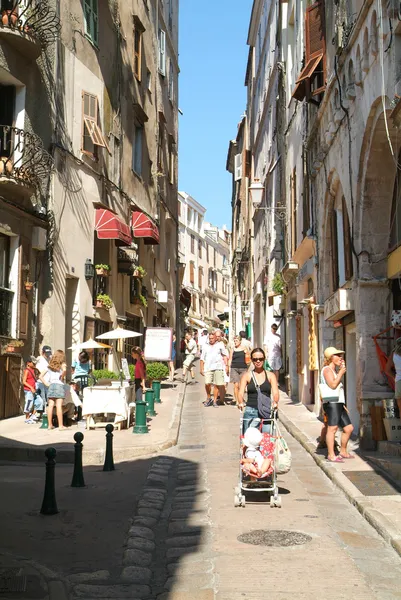 Tourists walking on street — Stock Photo, Image