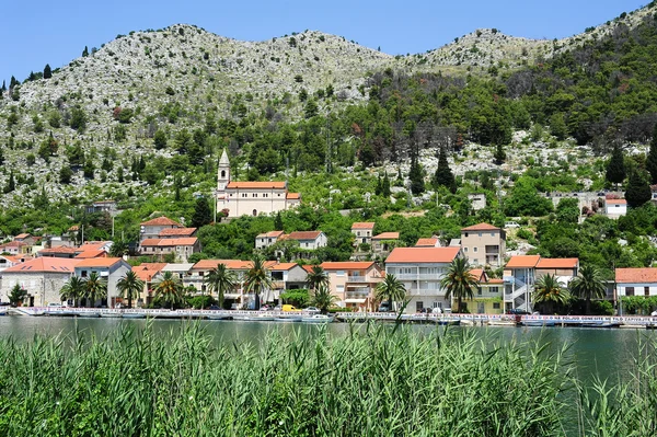 The village of Komin on Neretvi river — Stock Photo, Image