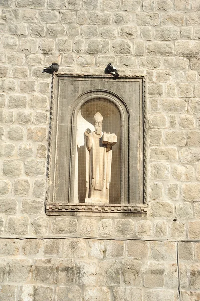 Sculpture at the main door of the citadel of Dubrovnik — Stock Photo, Image