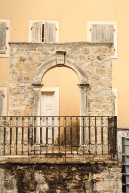 eski kapı Budva Kalesi