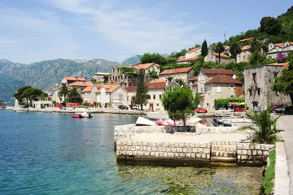 Villaggio di Perast sulla baia di Kotor — Foto Stock