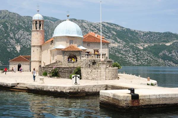 Vår Fru av Islandsberg på kotor bay — Stockfoto