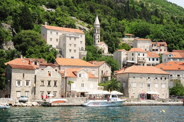 科托尔湾的 perast 的村庄 — 图库照片