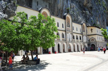 mü'minlere ostrog Manastırı yakınındaki danilovgrad mont ziyaret etti.