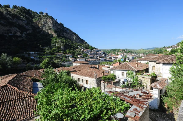 Berat Arnavutluk üzerinde eski evleri — Stok fotoğraf