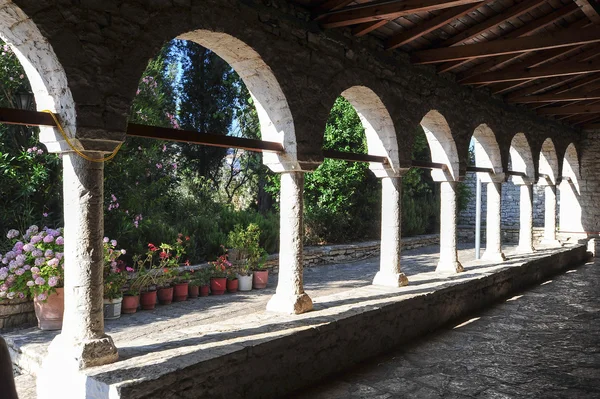 De kerk van st. spiridione in berat over Albanië — Stockfoto