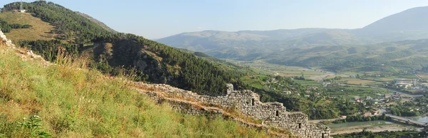 Vista desde Kala sin cuartel sobre Berat — Foto de Stock