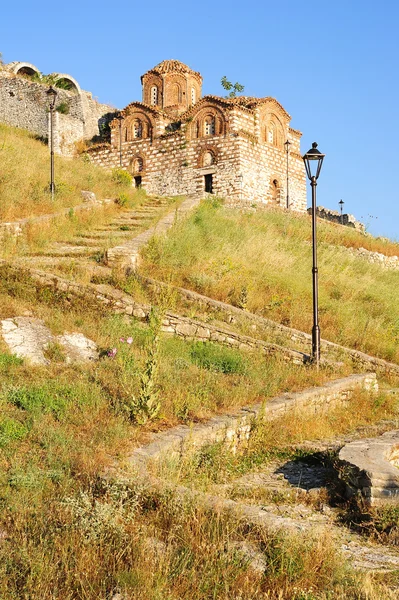 A igreja ortodoxa da Santíssima Trindade em Kala sem forças sobre Berat — Fotografia de Stock