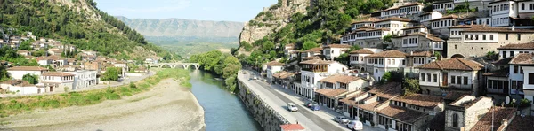 De gamla husen i berat om Albanien — Stockfoto