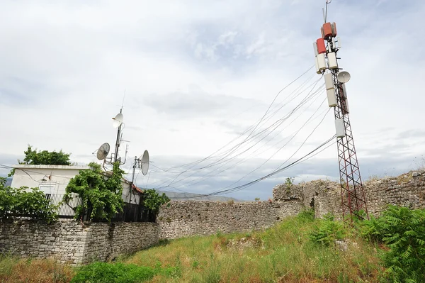Antenas de telecomunicaciones de Berat —  Fotos de Stock