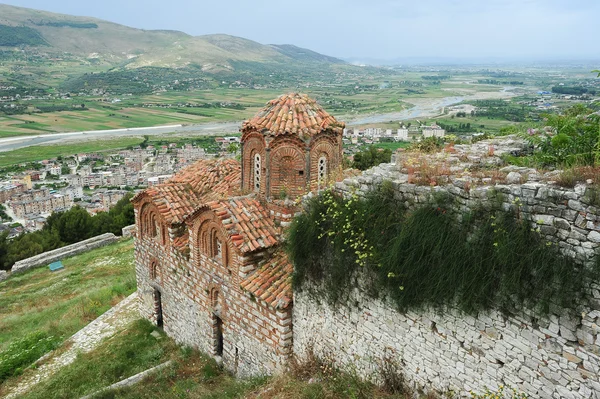 The orthodox church of holy Trinity at Kala fortless over Berat — Stock Photo, Image