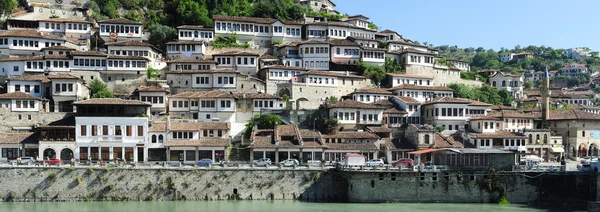 De gamla husen i berat om Albanien — Stockfoto