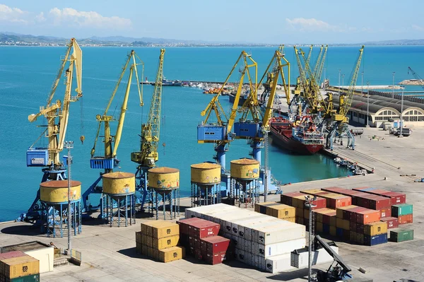 El puerto comercial de Durres — Foto de Stock