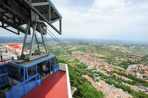 Caminho a cabo para Borgo Maggiore em San Marino — Fotografia de Stock