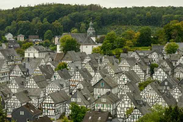 ドイツのFreudenburgの伝統的な村でのドローンビュー — ストック写真