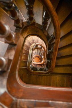 Koenigswinter, Almanya - 20 Eylül 2021: Drachenfels Almanya 'da Koenigswinter üzerindeki harabe ve restoran