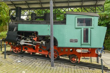 Koenigswinter, Almanya - 20 Eylül 2021: Almanya 'daki Koenigswinter' da yaşlı Drachenfels lokomotifi