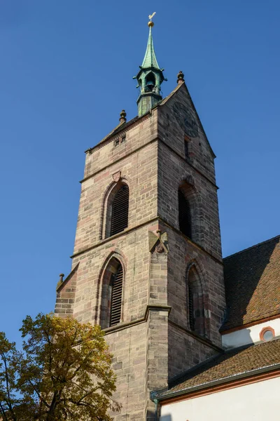 瑞士巴塞尔的旧教堂塔 — 图库照片