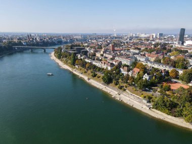 İsviçre 'de Basel' deki Ren nehrinin insansız hava aracı görüntüsü
