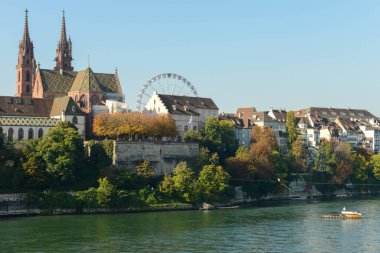 İsviçre 'de Basel' deki Ren Nehri manzarası