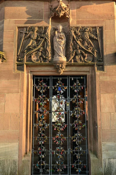 Kärlek Hänglås Den Gamla Bron Över Floden Rhen Basel Schweiz — Stockfoto