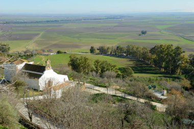 İspanya 'nın Endülüs kentindeki Carmona' dan kırsala bak.
