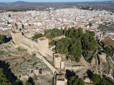 İspanya 'nın Endülüs kentindeki Antequera kasabasında insansız hava aracı görüntüsü