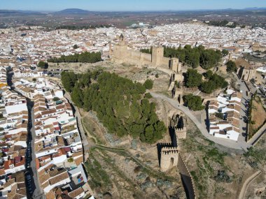 İspanya 'nın Endülüs kentindeki Antequera kasabasında insansız hava aracı görüntüsü