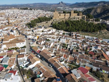 İspanya 'nın Endülüs kentindeki Antequera kasabasında insansız hava aracı görüntüsü