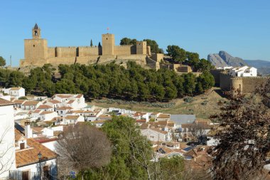 Antequera 'nın İspanya' daki Endülüs kalesine bakın.
