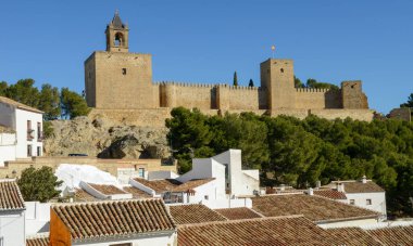Antequera 'nın İspanya' daki Endülüs kalesine bakın.