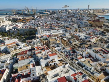 İspanya 'daki Cadiz kasabasında insansız hava aracı görüntüsü