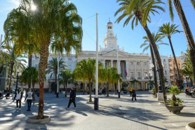 Cadiz, İspanya - 8 Ocak 2021: İspanya 'nın Endülüs kentindeki Cadiz belediye binasında