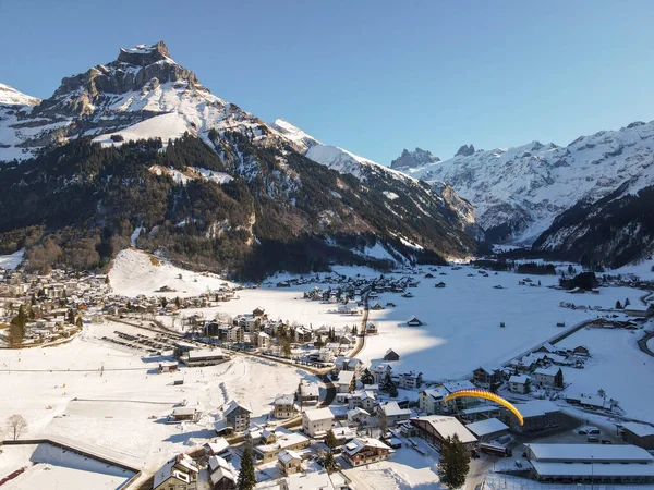 Drone Vista Sul Villaggio Engelberg Sulle Alpi Svizzere — Foto Stock