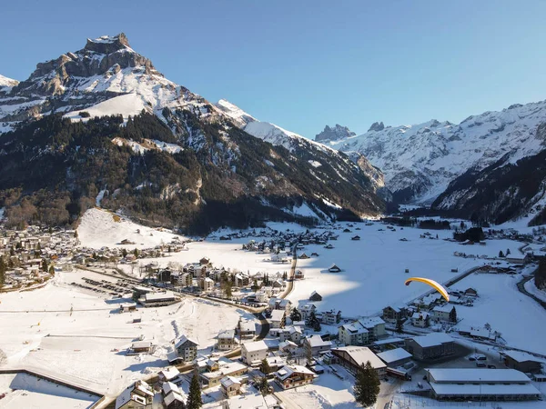 Widok Drona Miejscowości Engelberg Szwajcarskich Alpach — Zdjęcie stockowe