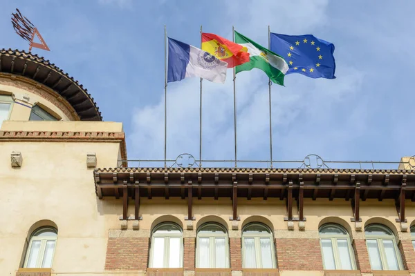 İspanya 'da Malaga Üniversitesi bayrakları