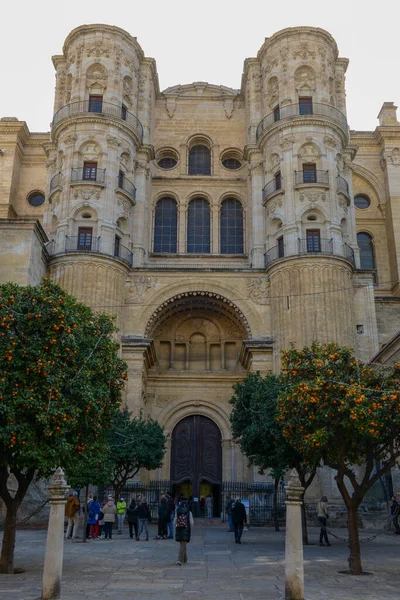 Malaga Hiszpania Stycznia 2021 Osoby Spacerujące Przed Kościołem Sagrario Maladze — Zdjęcie stockowe