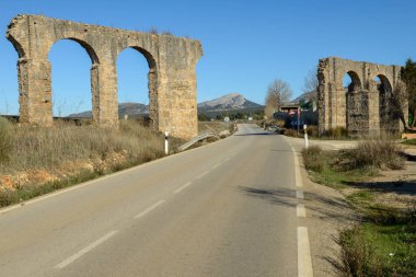 İspanya 'da Endülüs' te Ronda yakınlarında bir Roma su kemerinin kalıntıları