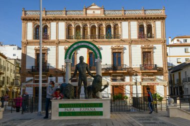 Ronda, İspanya - 4 Ocak 2022: Ronda 'nın İspanya' daki merkez meydanı