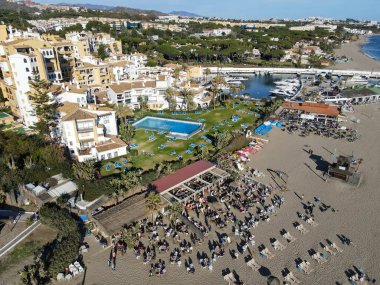 İspanya 'da Endülüs' teki Cabopino köyünde insansız hava aracı görüntüsü