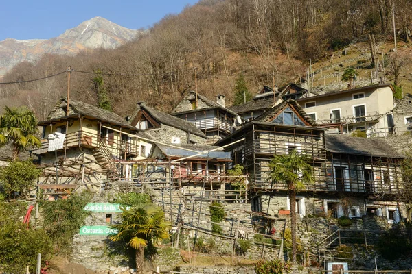 Sviçre Nin Italyan Kesimindeki Verzasca Vadisi Ndeki Berzona Kırsal Köyü — Stok fotoğraf