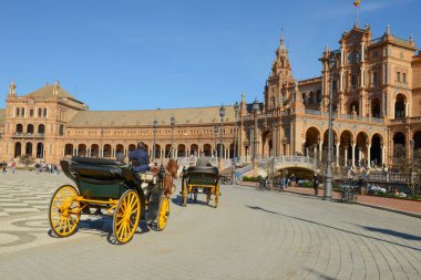 Seville, İspanya - 1 Ocak 2021: İspanya 'nın Endülüs bölgesindeki Sevilla' da Espana Meydanı
