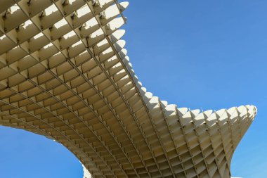 Seville, İspanya - 1 Ocak 2021: İspanya 'nın Endülüs kentindeki Sevilla' da Metropol Şemsiye Binası