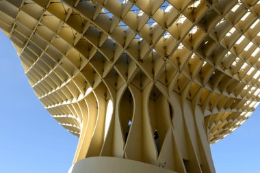 Seville, İspanya - 1 Ocak 2021: İspanya 'nın Endülüs kentindeki Sevilla' da Metropol Şemsiye Binası