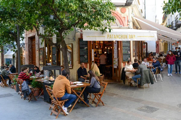 Sevilla Španělsko Ledna 2021 Lidé Jedí Restauraci Seville Andalusii Španělsku — Stock fotografie