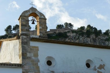 İspanya 'daki çan kulesine ve Xativa kalesine bakın.